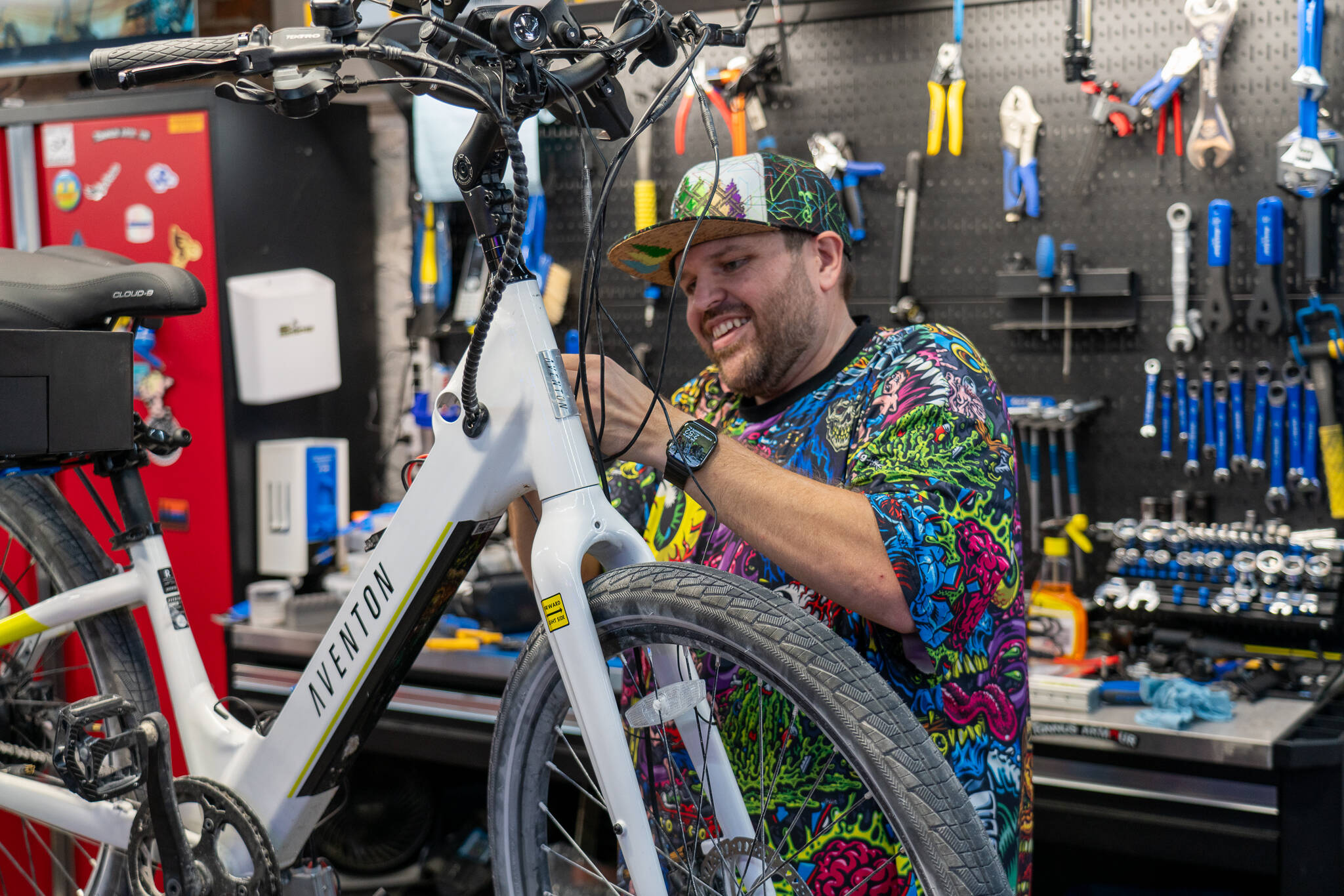 kysmo electric bicycle shop ECLIO Otium 1 City Commuter Bike integrated 13Ah color Juiced Wheels | Your Local